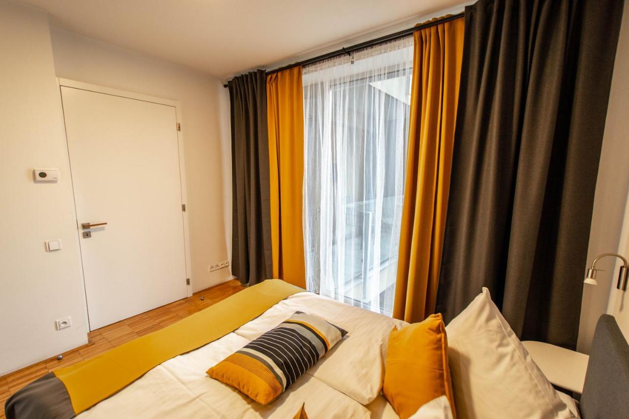 Modern Apartment With Balcony And Garage Prague Luaran gambar