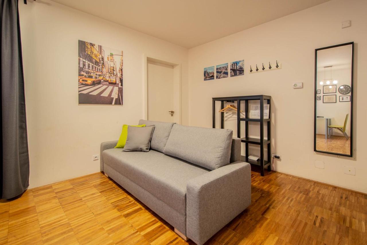 Modern Apartment With Balcony And Garage Prague Luaran gambar