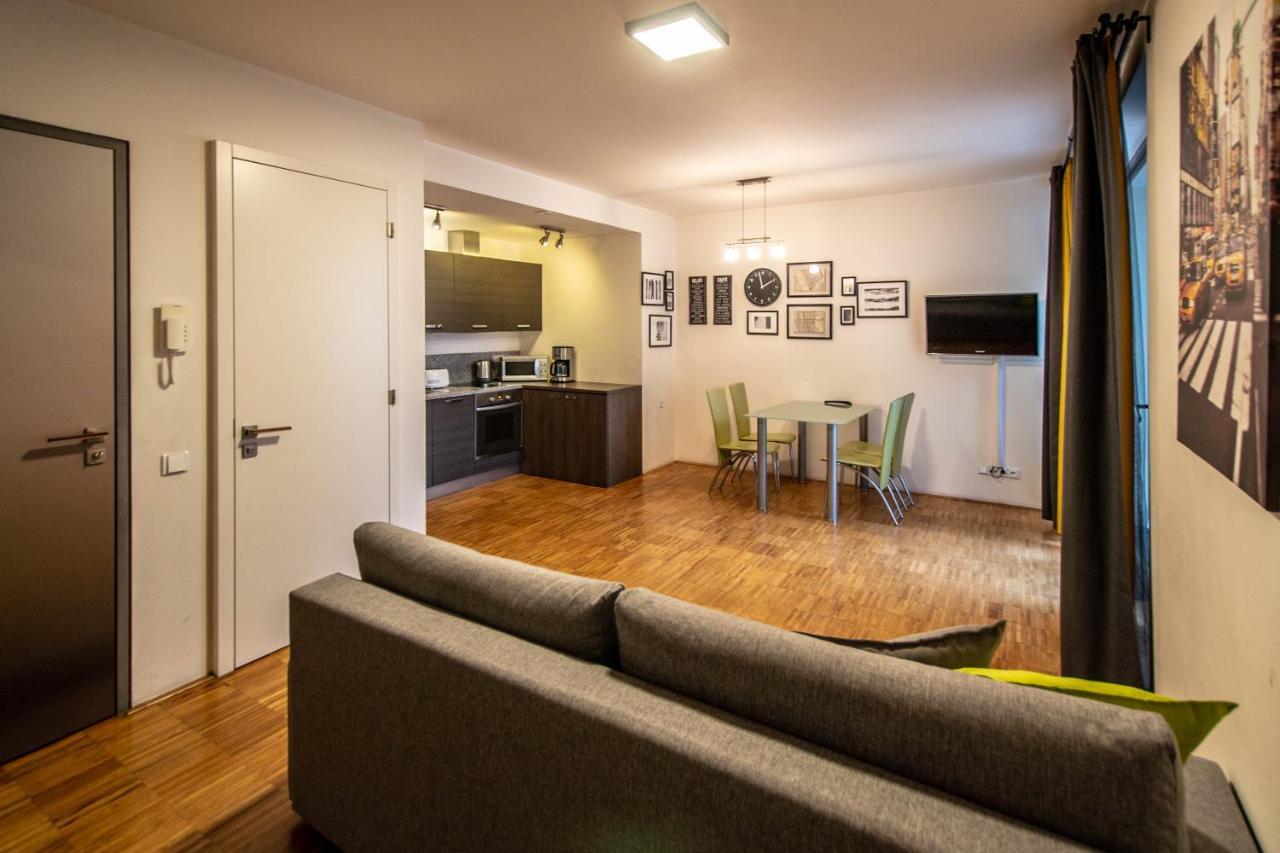 Modern Apartment With Balcony And Garage Prague Luaran gambar
